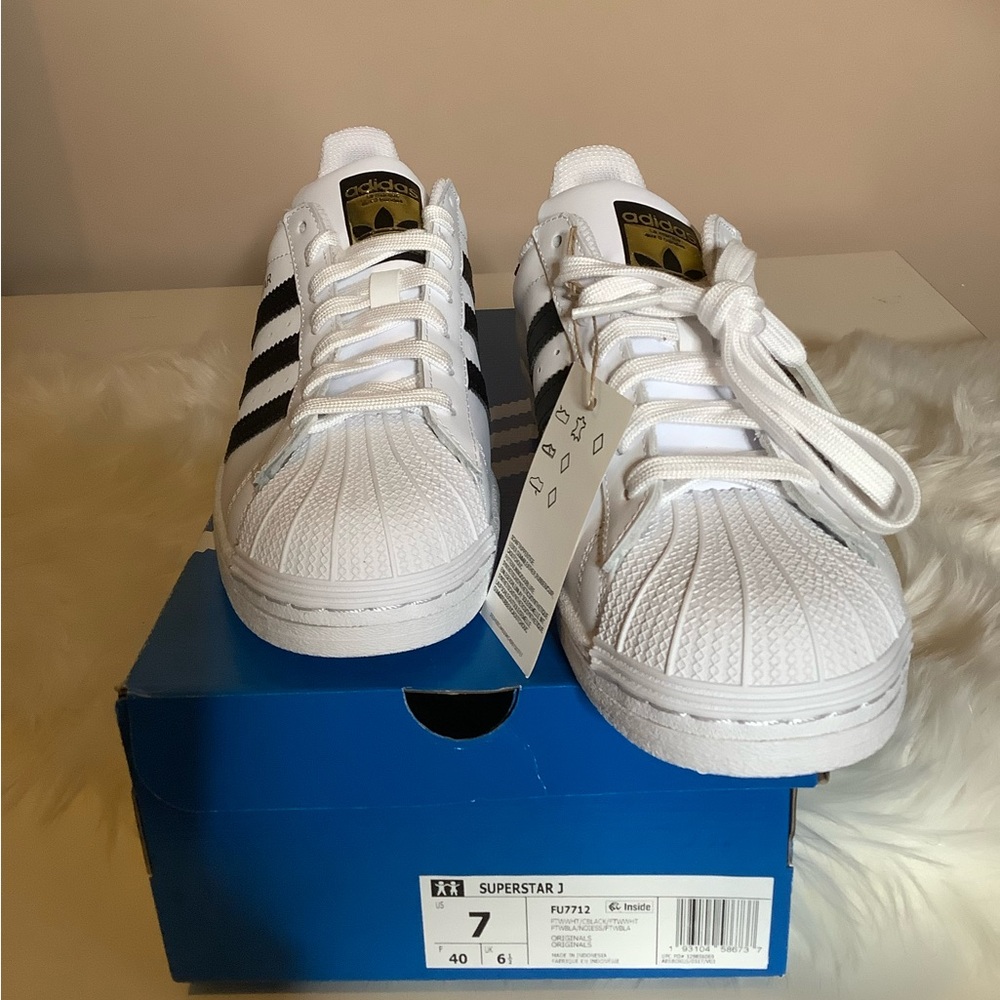 Adidas Superstar J